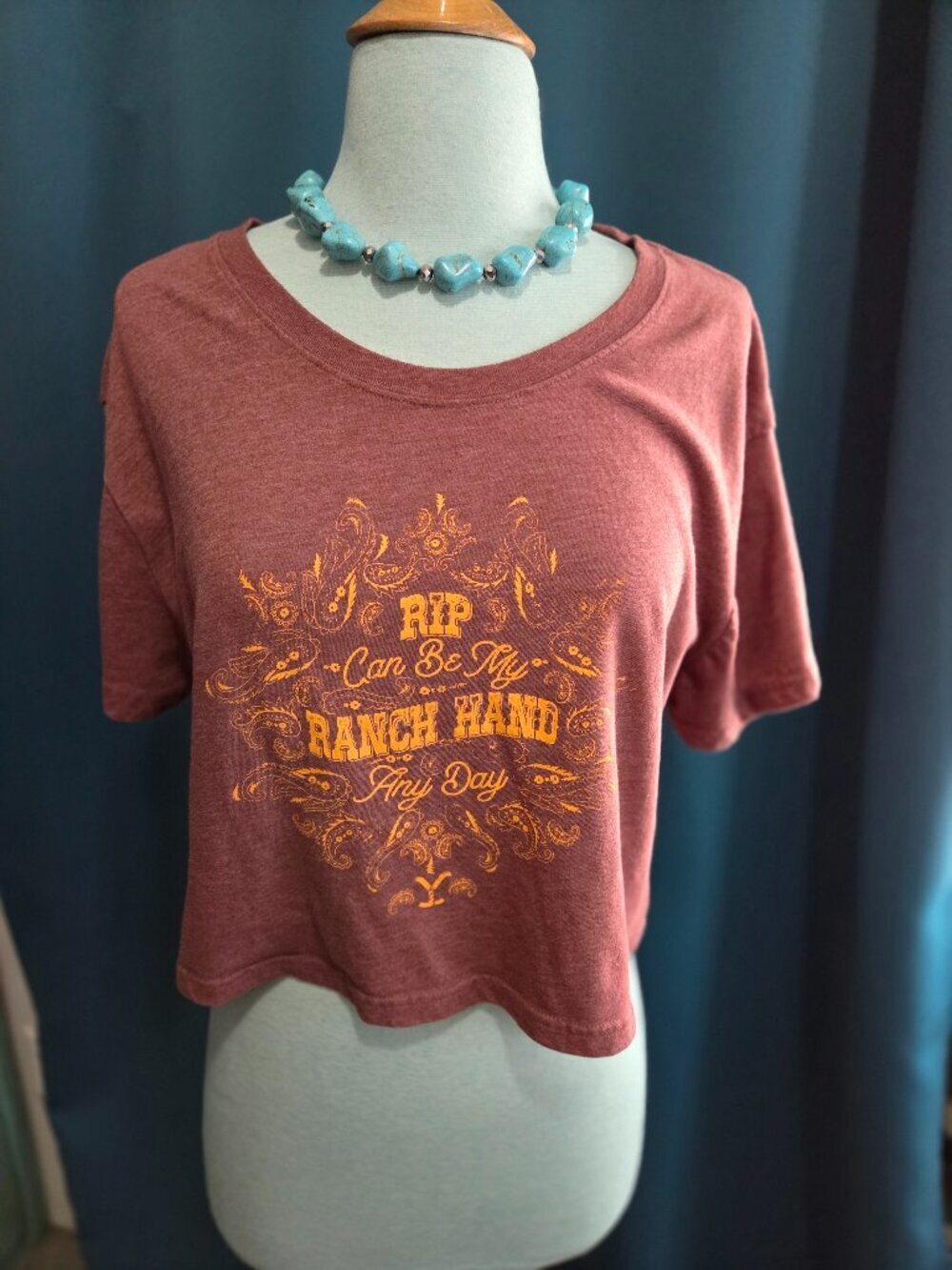 Wrangler X Yellowstone Dutton Ranch "Rip Can Be My Ranch Hand" Cropped Tee L